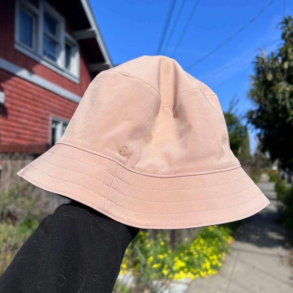 Lululemon both ways bucket hat in pink clay/camo